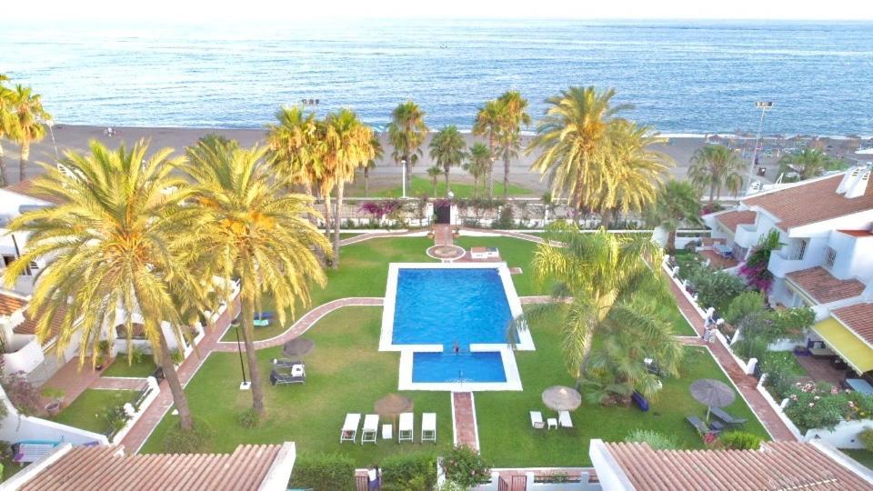 Beachfront Oasis In Costa Del Sol. Калета-де-Велес Экстерьер фото